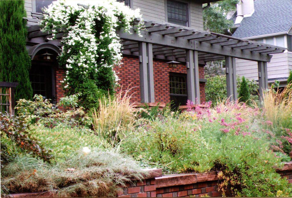 Beautiful landscape design for a small yard